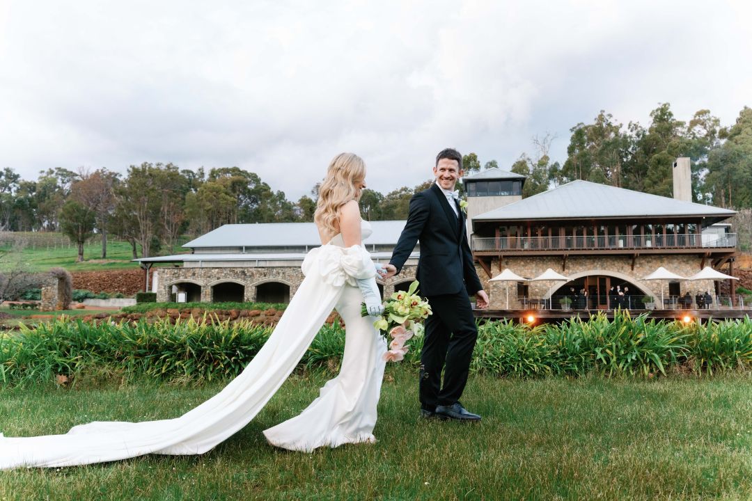 Millbrook Winery - couple infront Millbrook Winery